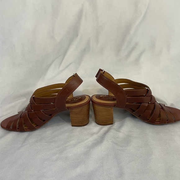Clarks Women's Brown Strappy Sandals - Picture 4 of 8